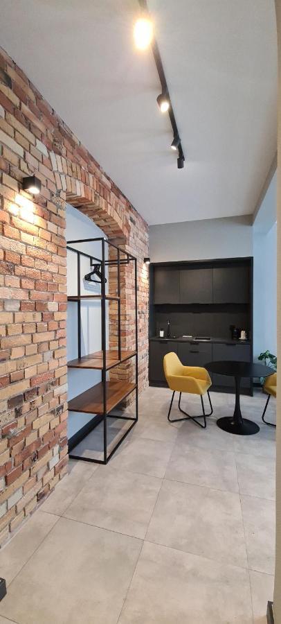 جاره Apartsuites I Sorau المظهر الخارجي الصورة A micro apartment in Warsaw, Poland