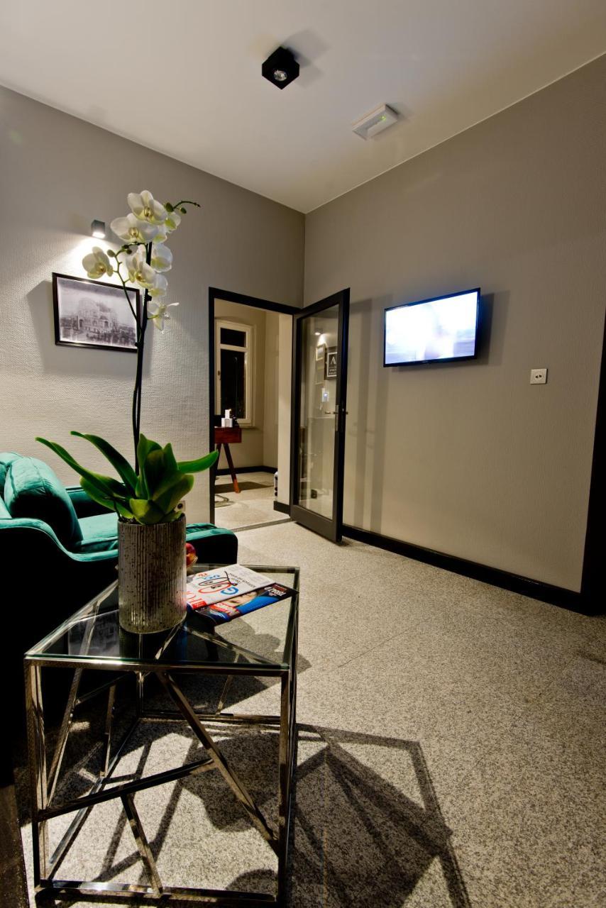 جاره Apartsuites I Sorau المظهر الخارجي الصورة The waiting room at a dental practice